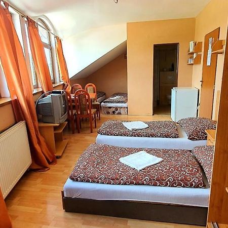 Penzion Highway Hotel Ruzomberok Buitenkant foto