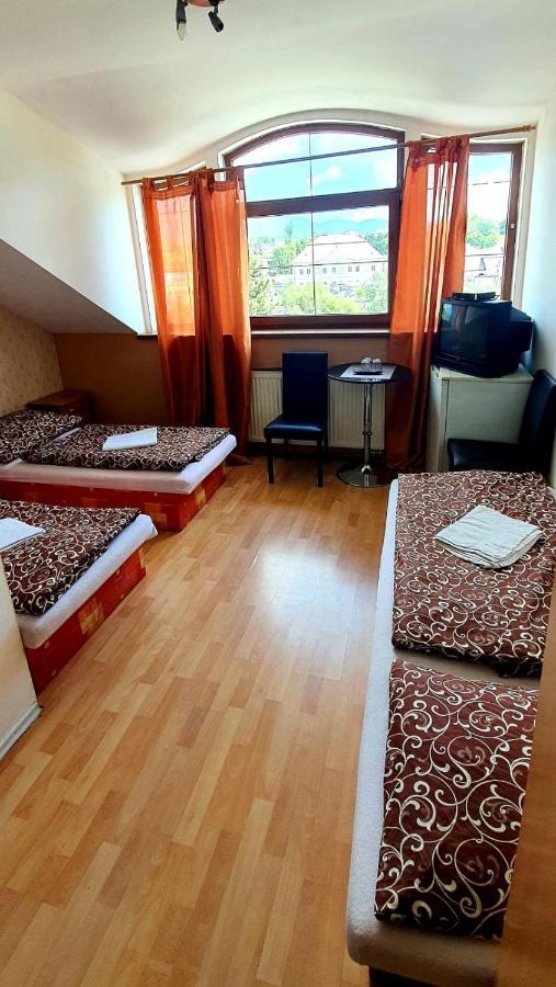 Penzion Highway Hotel Ruzomberok Buitenkant foto