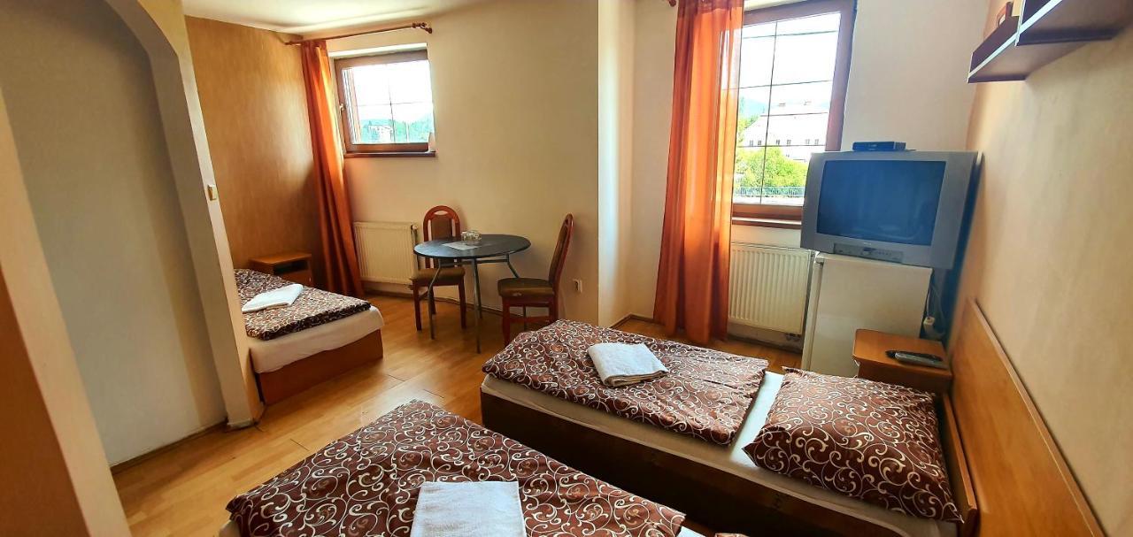 Penzion Highway Hotel Ruzomberok Buitenkant foto
