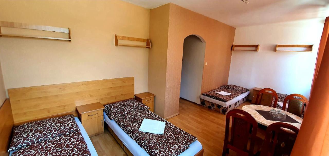 Penzion Highway Hotel Ruzomberok Buitenkant foto
