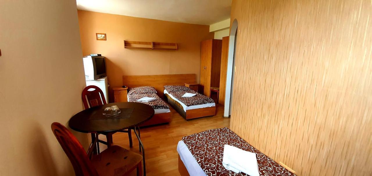 Penzion Highway Hotel Ruzomberok Buitenkant foto