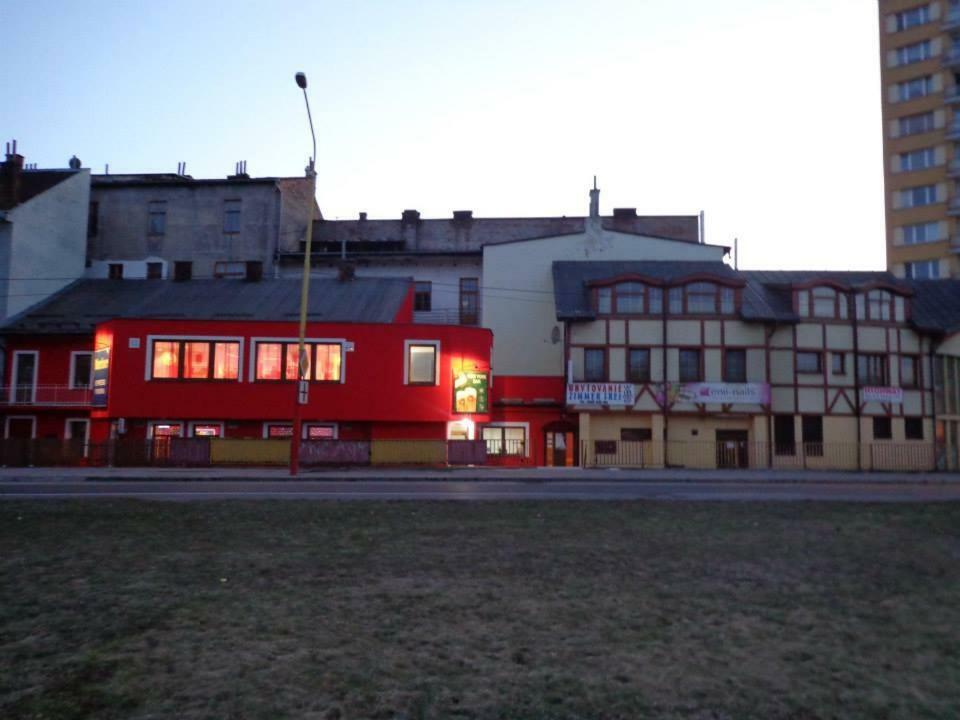 Penzion Highway Hotel Ruzomberok Buitenkant foto